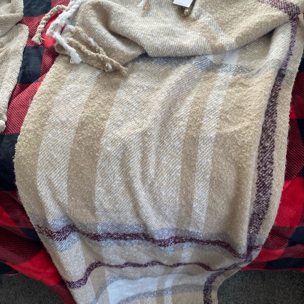 Never worn Calvin Klein scarf